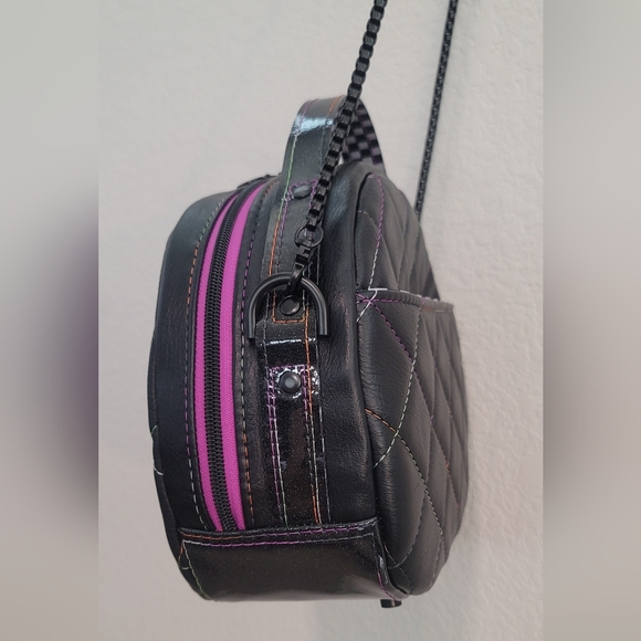 Black Quilted Bowler bag, Handmade Handcrafted Crossbody Purse - Picture 8 of 12